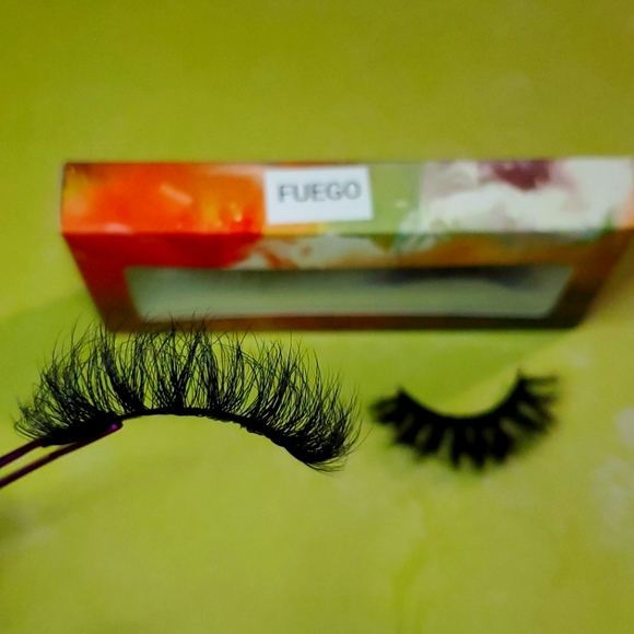 Lashes - Picture 2 of 2